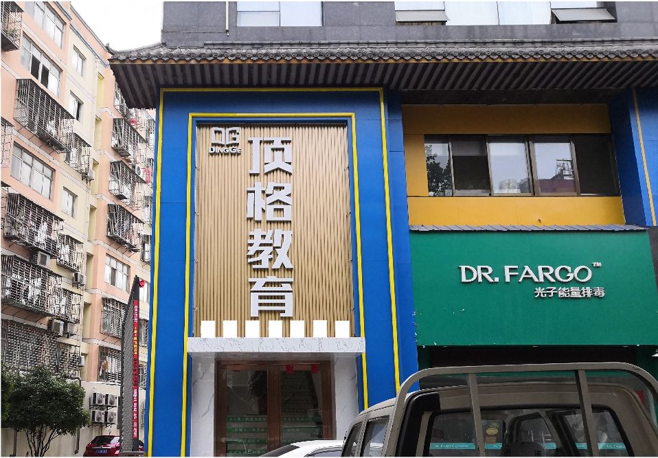 商城门头设计要符合门店特色。