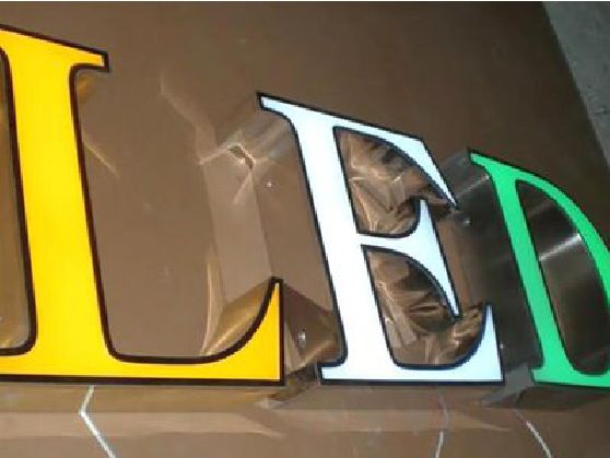商城介绍LED招牌的基础知识。