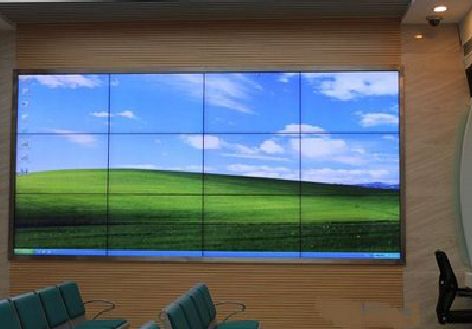 商城液晶拼接屏的另类用法。